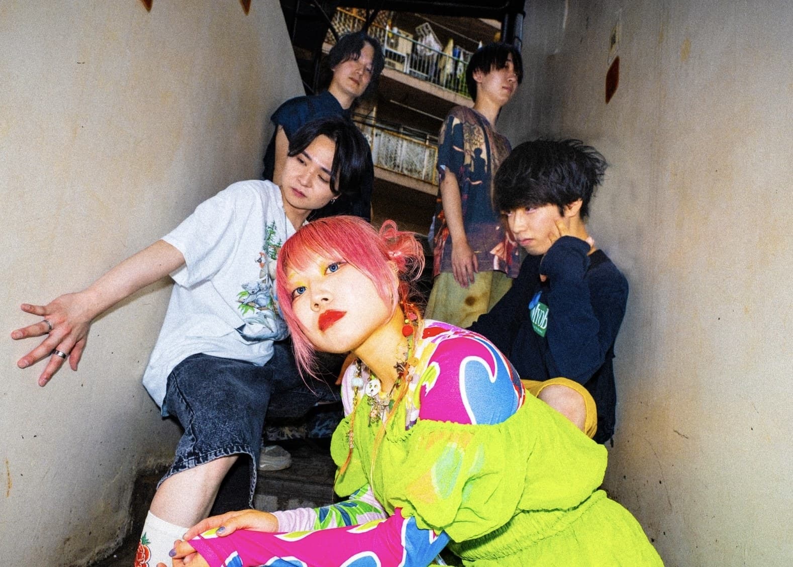 SHE IS LIGHT アーティスト写真