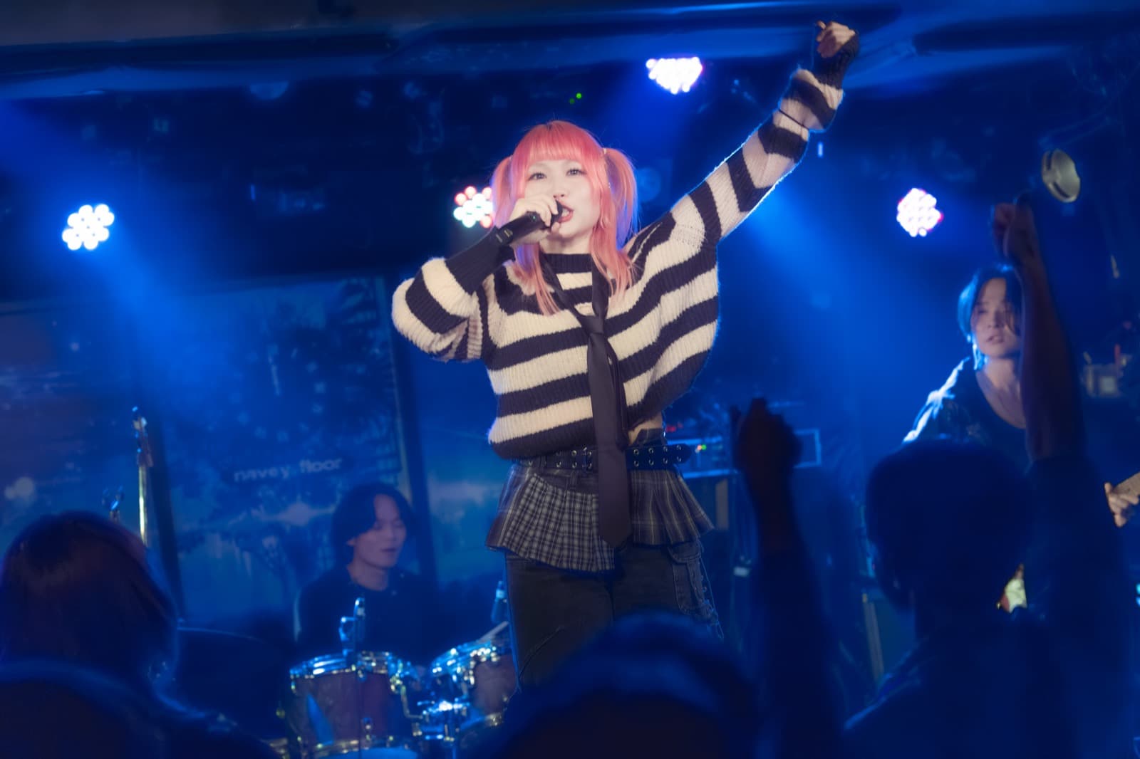 2026年10月15日 赤坂 navey floor AKASAKA でライブをする SHE IS LIGHT